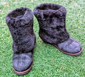 Bottes manchettes UGG Maylin noires à enfiler en peau de mouton et peau de mouton 3220 taille 7 repliables - Photo 1/16
