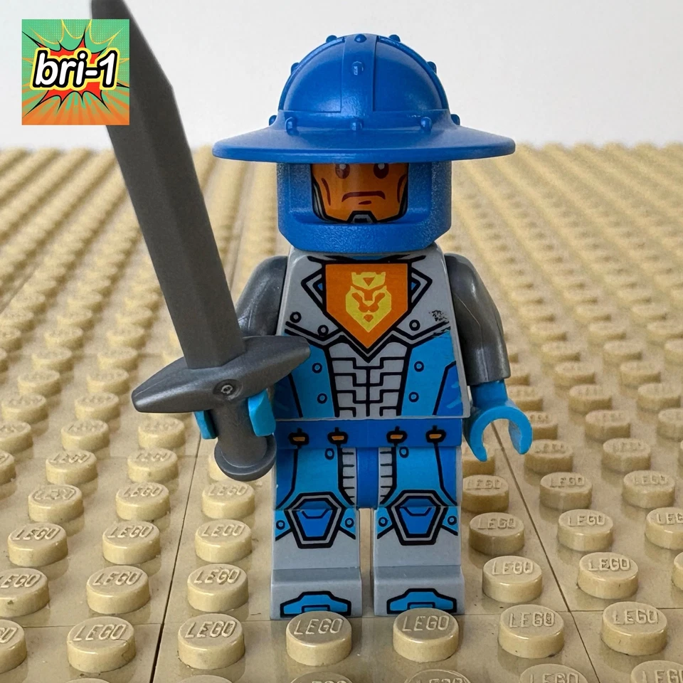 LEGO Nexo Knights: Royal Soldier, SWORD nex024, 70373 KNIGHTON HYPER CANNON 2016 - Image 1 of 4