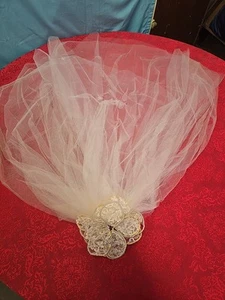 VINTAGE Veil Bridal Wedding White Lace w/ Pearl DAMAGED VIEW PHOTOS - Picture 1 of 12