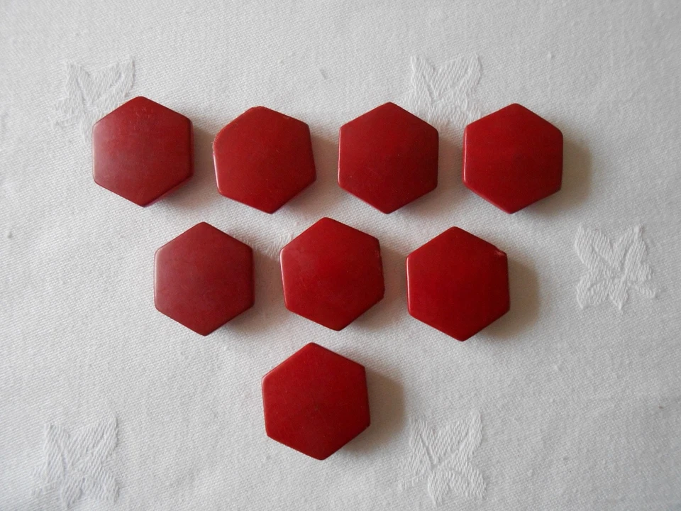 8 LARGE VINTAGE  BUTTONS  1950s/60s - Image 1 of 3