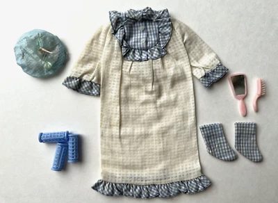 Gorra de vestir vintage Barbie Francie TUCKERED OUT #1253, botines espejo rizadores de pelo, Foto 1 de 4