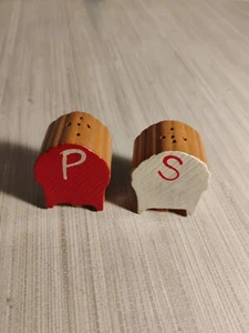 Holz Salz und Pfefferstreuer rot und weiß - Bild 1 von 7