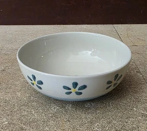 Cuenco floral blanco con flores azules firmado China 4,75 pulgadas - Imagen 1 de 8