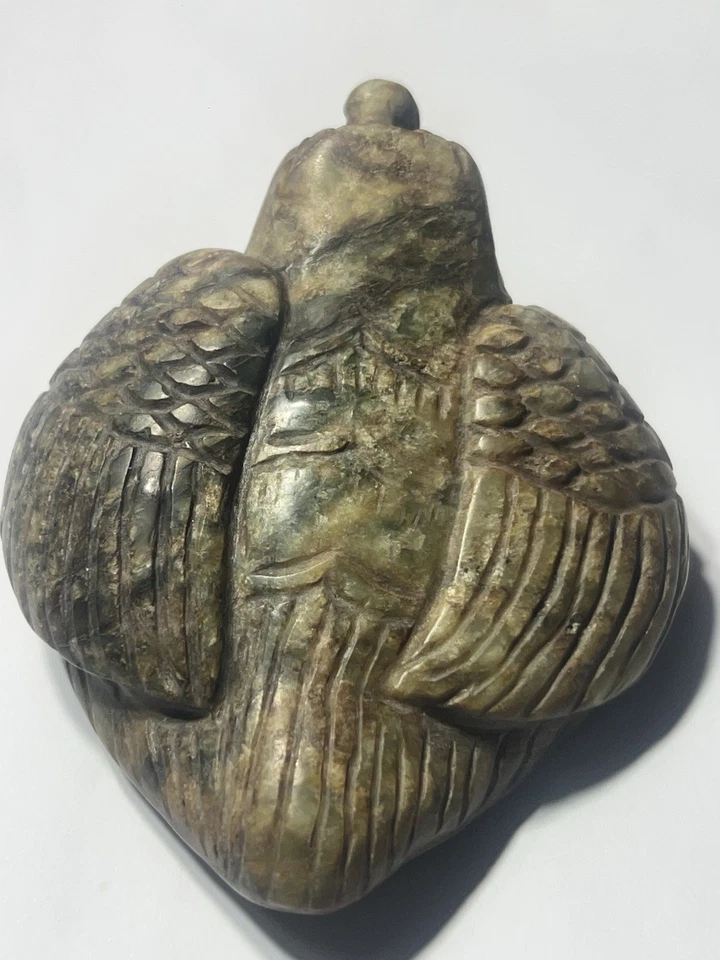 TALLA DE JADE ABIGARRADO DE UN ÁGUILA GUARDIANA, SEIS DINASTÍAS CHINA, 220-589 AD Foto 1 de 4