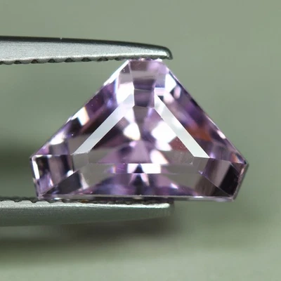 2,91 Cts_Corte de Aduanas Maestro Romántico_Kunzita Rosa 100 % Natural_Afganistán Foto 1 de 3