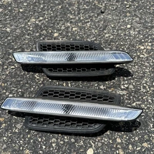 OEM Pontiac G8 Side Marker Turn Signal Lights LF RF 92202363 92202364 - Picture 1 of 2