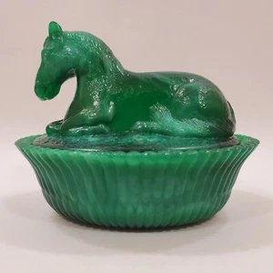 Summit Art Glass McKee Hunter pony en reposo verde 5" plato cubierto nido caballo - Imagen 1 de 21