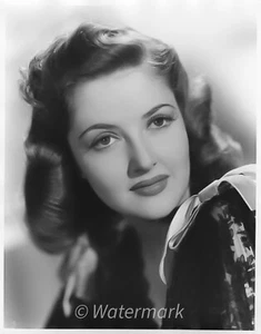 Vintage celebrity Hollywood actress Martha Vickers 8X10 PUBLICITY PHOTO - Picture 1 of 1