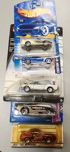 (Lotto di 5) Collettore Hot Wheels 114 Mustang 100% Ford 65 Mustang Drag + altro - Foto 1 di 13