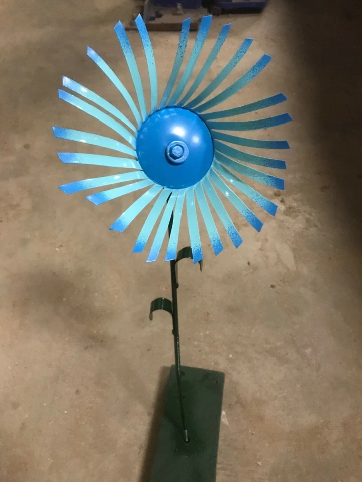 Todo metal reciclado flor roca jardín estaca patio arte césped adorno 22" alto Foto 1 de 1