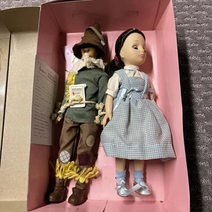 De colección Effanbee Libro de Cuentos Mago de Oz Muñecas Dorothy Espantapájaros Hombre de Hojalata 1987 - Imagen 1 de 16