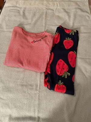 NUEVO CON ETIQUETAS Carter’s Niñas 2 Prendas para el torso 2 Pantalones Manga Larga Juegos de pijamas Fresas Talla 12/12A Foto 1 de 4