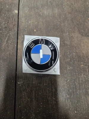 Новый оригинальный производитель BMW подлинный 323Ci 325Ci 330Ci M3 кабриолет эмблема для крышки багажника - Изображение 1 из 3