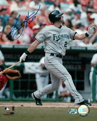 Foto autógrafa firmada por Jeremy Hermida 8X10 Florida Marlins Road Swinging con certificado de autenticidad Foto 1 de 2