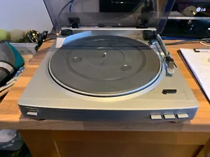 Aiwa PX-E860 Silver Stereo Turntable Record Player 33RPM & 45RPM Automatic - Picture 1 of 24