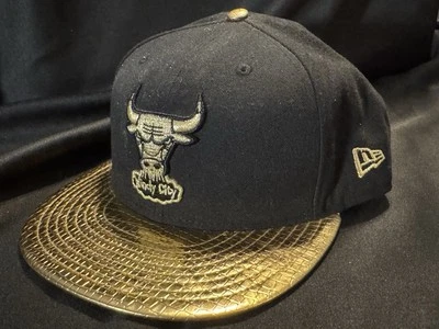 Boné New Era 9FIFTY Chicago Bulls Strapback M/L dourado falso croc Bill HWC - Imagem 1 de 3