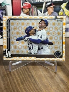 2025 Topps Series 2 #631 Mookie/Freeman - Two In Blue Summer Holiday Variation - Bild 1 von 2
