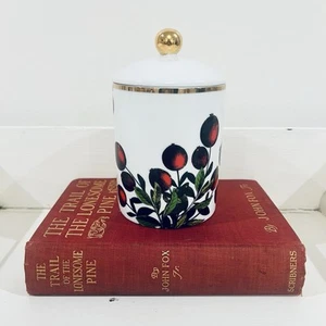 New Two's Company Cranberry Tart Scented Lidded Wax Candle Christmas Winter - Picture 1 of 6