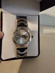 Reloj para hombre Avon New England Patriots 2005 equipo logotipo hora de juego nuevo - Imagen 1 de 12