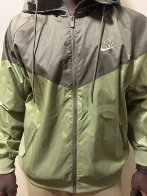Chaqueta con capucha para hombre Nike Sportswear Windrunner 'caimán/oliva mediana' Foto 1 de 2