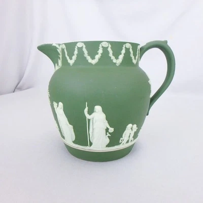 "Jarra jarra de jaspe de madera de cuña verde oliva del siglo XIX con musas, 5-5/8"" H" Foto 1 de 4