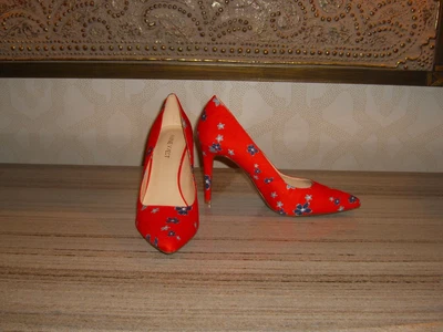 NUEVO EN CAJA ZAPATOS TACONES NINE WEST ROJO ESTAMPADO FLORAL 7M Foto 1 de 4