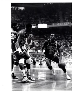 Foto de baloncesto de colección original de la NBA Gerald Wilkins NY Knicks 8x10 Gary Weber - Imagen 1 de 4
