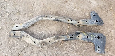 Subchasis delantero travesaño Subaru Forester SG9 STi XT XS 2003-2008 FABRICANTE DE EQUIPOS ORIGINALES Foto 1 de 4