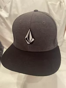 Volcom Stone Hat Youth Flexfit Fitted Black Baseball Cap Kids Boys Flex Elastic - Picture 1 of 4