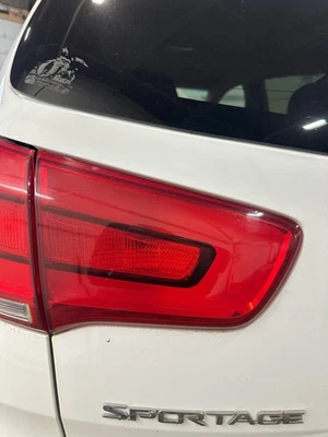 Used Left Tail Light Assembly fits: 2015 Kia Sportage gate mounted incandescent - Изображение 1 из 4