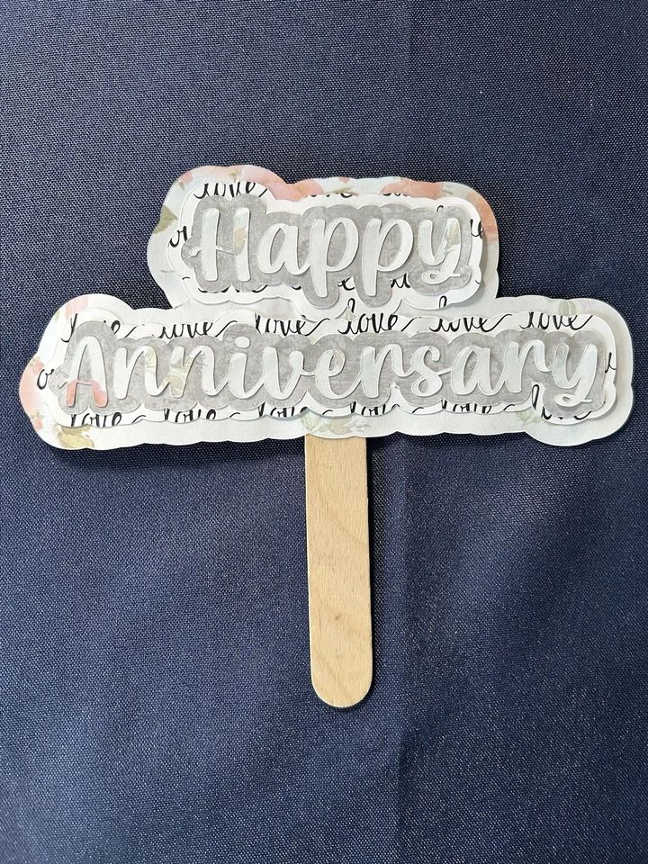 Topper de pastel de papel casero feliz aniversario Foto 1 de 1