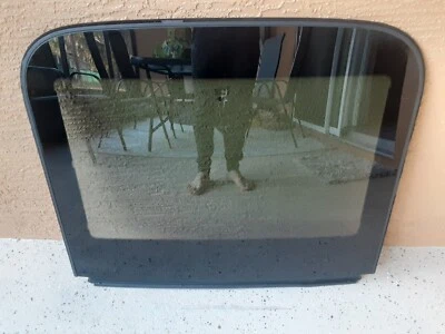 2007-2015 迷你 COOPER R56 R55 后部日光遮阳玻璃原始设备制造商 # 2751804* — 第 1/4 张图片