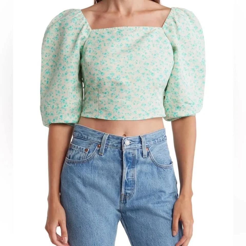 Levi’s Yvie The Statement Blouse Crop Top Floral Puff Sleeve. Size M