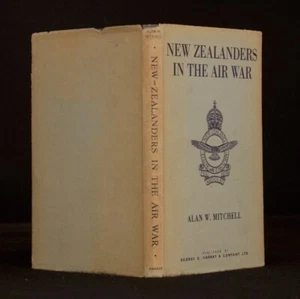 1945 New Zealanders in the Air War Alan W. Mitchell Signed First Ed Dustwrapper - Bild 1 von 7