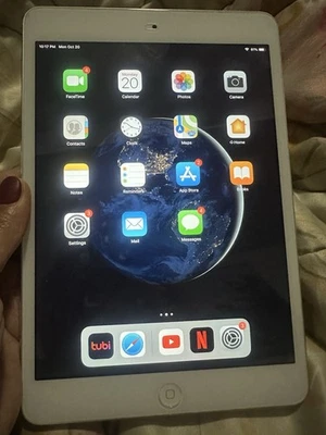 Apple iPad Mini 2 Wi-Fi, 16GB, Silver - Image 1 of 4