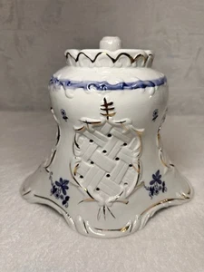 Pantalla victoriana vintage pintada a mano de porcelana estilo Meissen azul oro blanco - Imagen 1 de 24