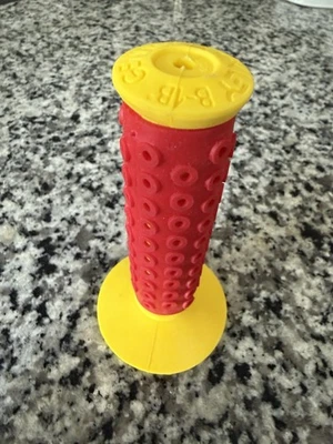 Empuñadura Oakley B1B BMX amarilla con roja NOS huérfana Foto 1 de 3