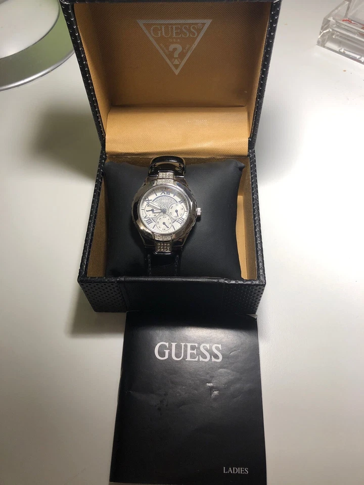 GUESS  Damenuhren Zirkonia -Lackleder Armband,Hingucker, toll neue Batterie  - Bild 1 von 4