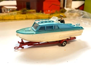 CORGI. 1:43. DOLPHIN 20. CABIN CRUISER. BOAT. CAPTIN. OUTBOARD. TRAILER. - Picture 1 of 9