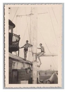Calais Frankreich Juli 1941 Besatzung Leuchturm Männer in Badehose Foto 1940er - Picture 1 of 2