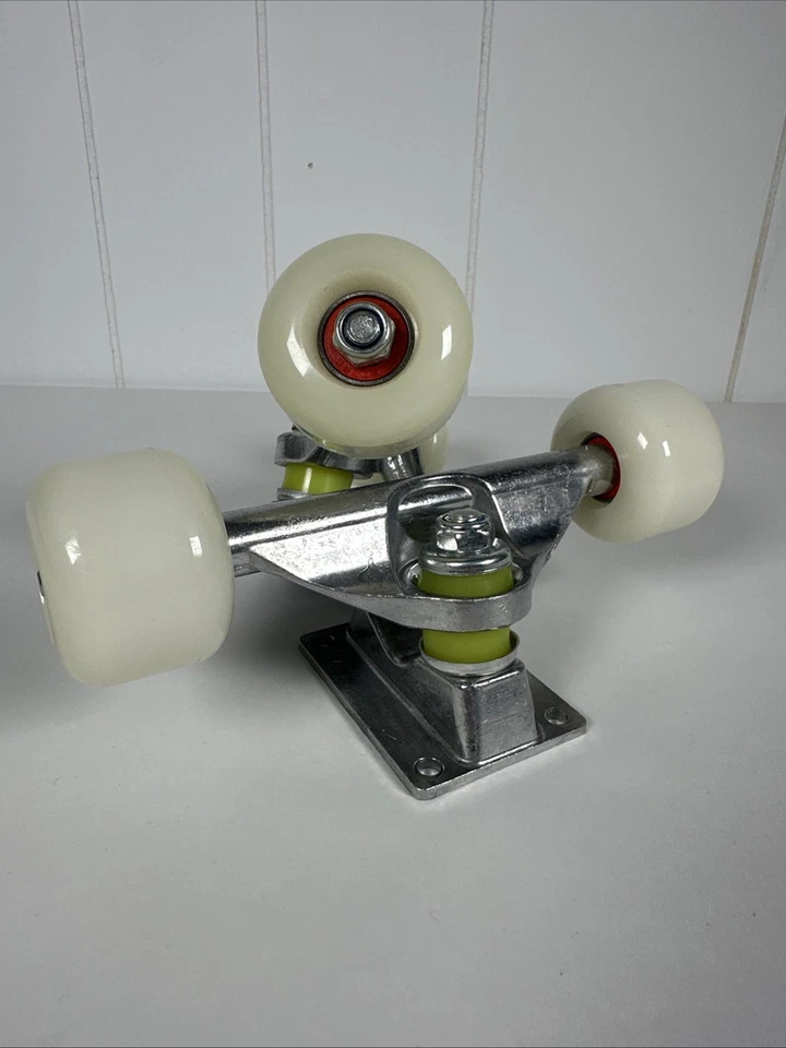 Camiones de monopatín profesionales con ruedas 1 par Foto 1 de 4