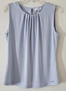 Top Calvin Klein Azul Cielo Plisado Escote Sin Mangas Concha S Oficina Informal - Imagen 1 de 12