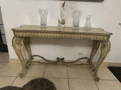Vintage French Provincial Console Table – Ornate Carved Details, Antique Gold - Image 1 of 4