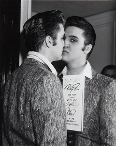Elvis 10" x 8" Photograph no 10 - Picture 1 of 1