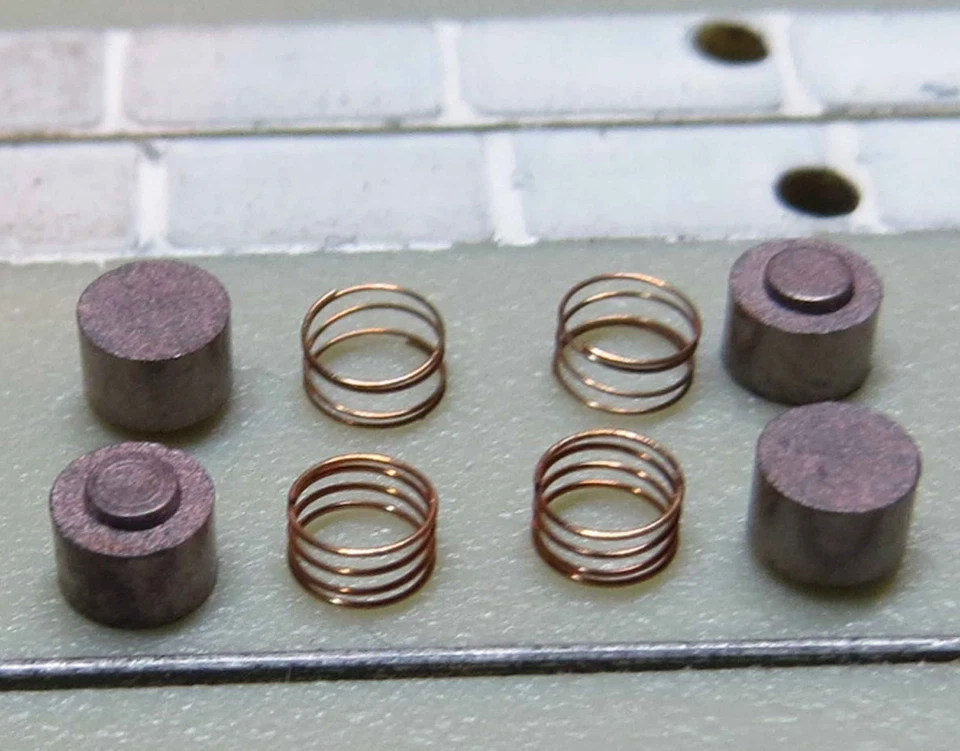 Faller Aurora -- 4 Kohlefedern + 4 Motorkohlen für AFX Motor