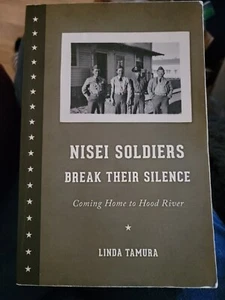 Nisei Soldiers Break Their Silence: Coming Home to Hood River [Scott and Laurie  - Imagen 1 de 2