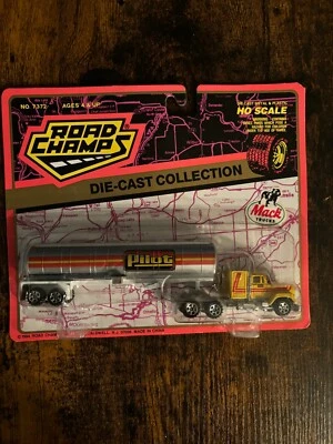 Road Champs HO Diecast “Pilot” Mack Tractor Trailer NEW - Image 1 of 2