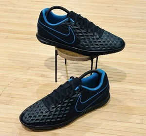 Nike Tiempo Legend 8 Club Hombres 9.5 Zapatos Negro Azul Bajo Atlético Botín de Fútbol - Imagen 1 de 11