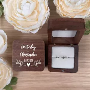 Scatola Anello Matrimonio Personalizzata In Legno | Su misura Inciso Fidanzamento - Foto 1 di 3