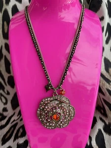Collar Betsey Johnson Iconic Ombre Rosa Rosa Rojo Cristal Pavimentado Flor RARO - Imagen 1 de 5